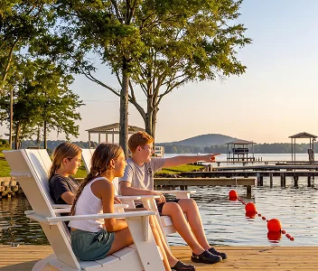 Kids on the dock pointing across Weiss Lake